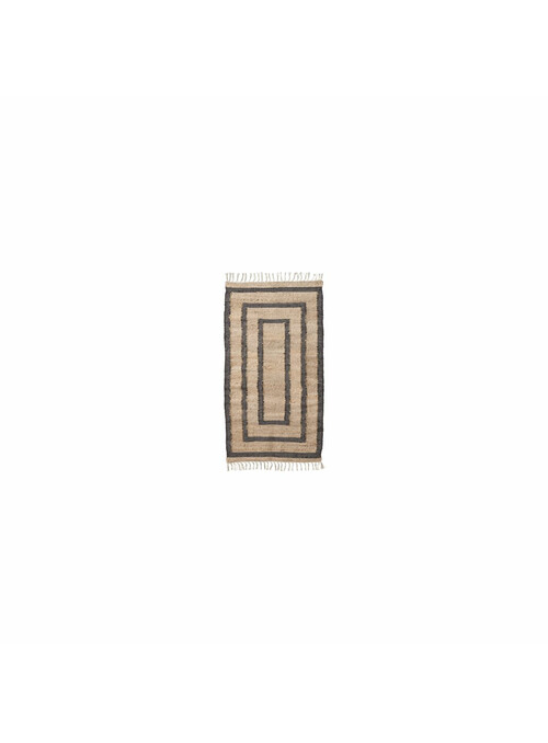 Tapis, Leah, Nature